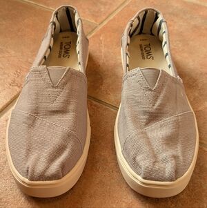 TOMS Women's Size 9 Grey Loafers